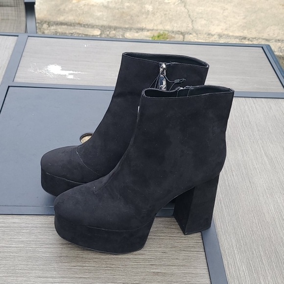 Zara light weight black suede grunge boot 11